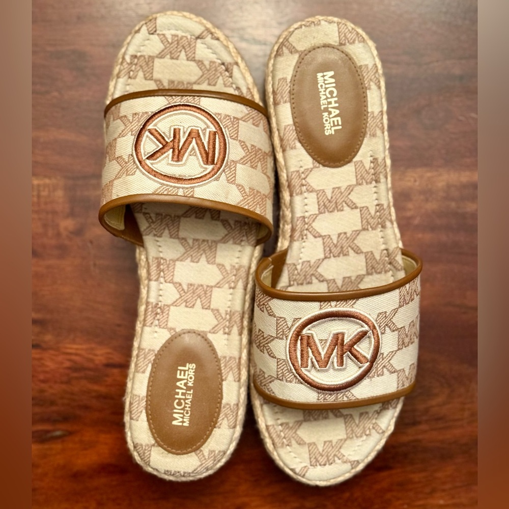 Michael Kors Sadler Wedge Light Cream Size 7.5
